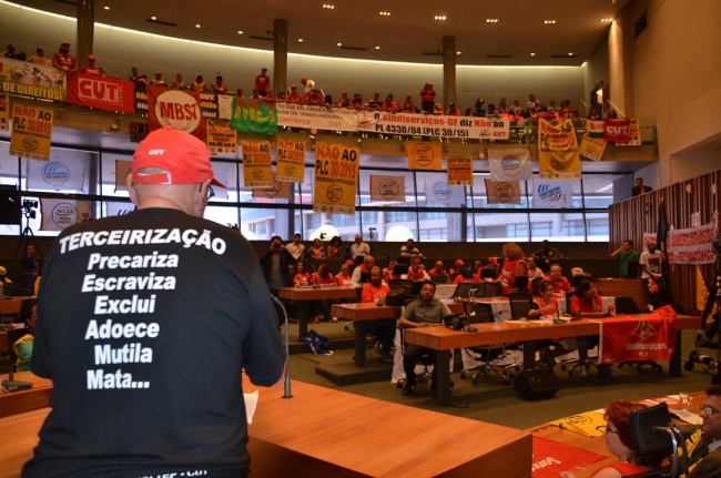 Geraldo Coan discursa no plenário da Câmara Legislativa do DF